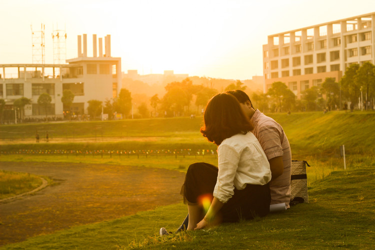 女生初中毕业可以考幼师学校吗